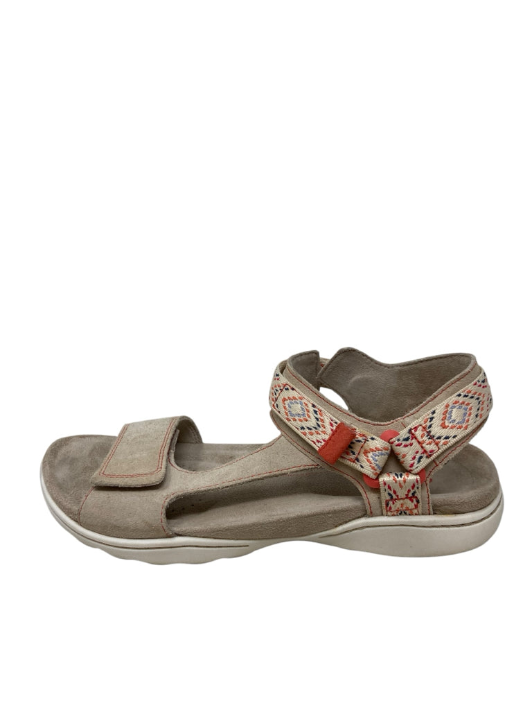 CLARKS Size 7 SANDALS W