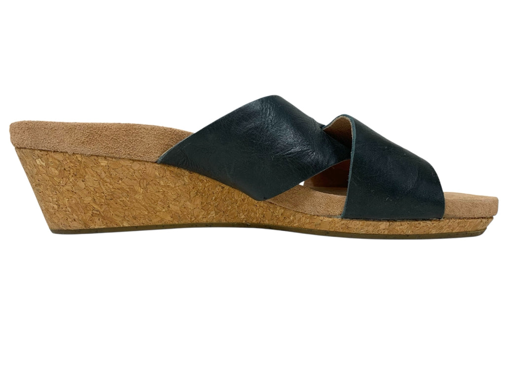 UGG  9 WEDGE W