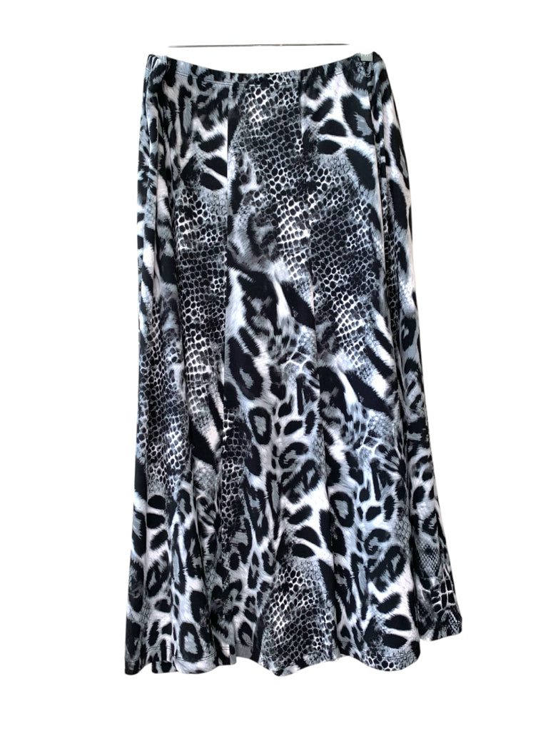 JM COLLECTION  large SKIRT W