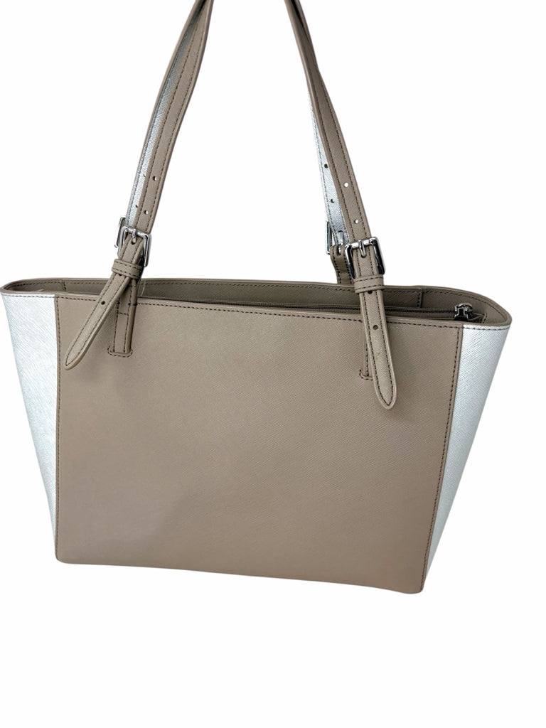 TORY BURCH Size medium HAND BAG
