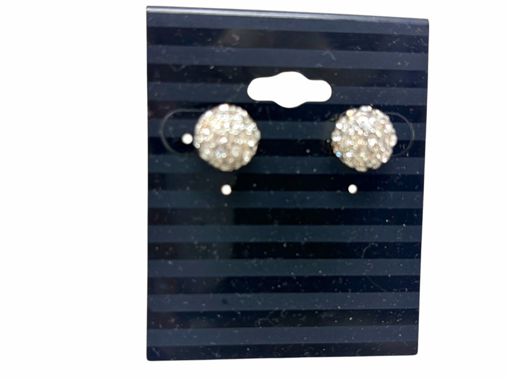 Size PIERCED EARRINGS