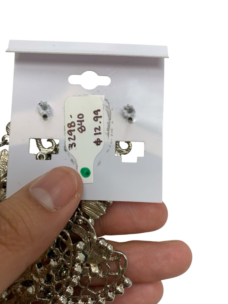 PREMIER DESIGNS Size PIERCED EARRINGS