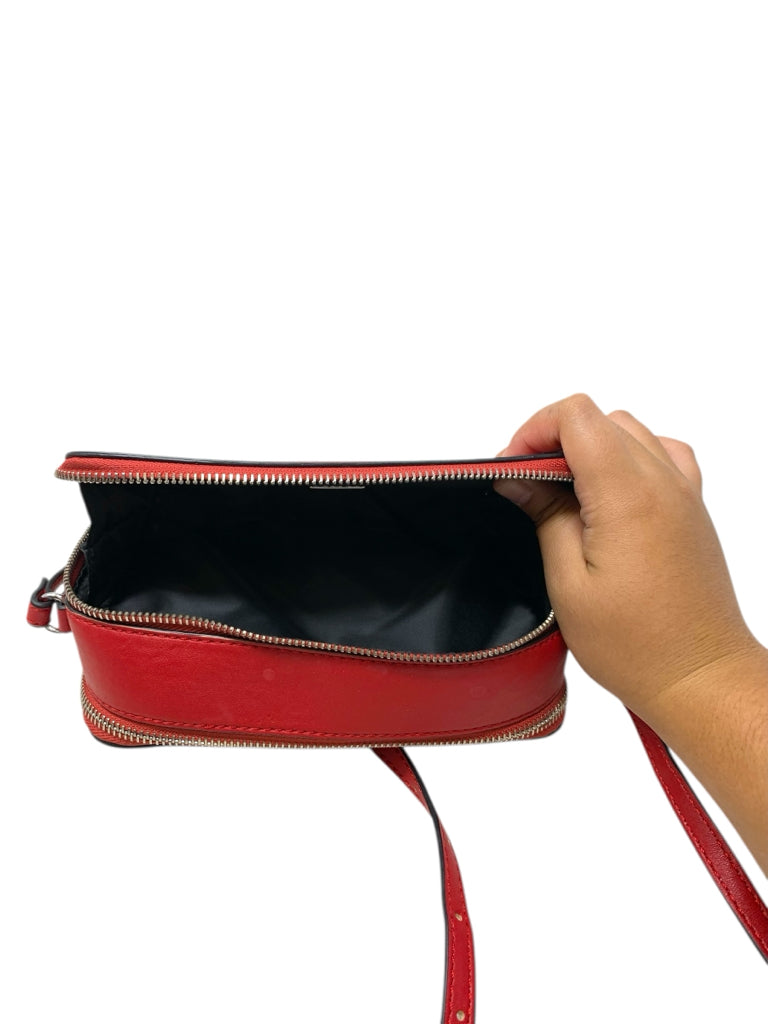 GUESS  small CROSSBODY W