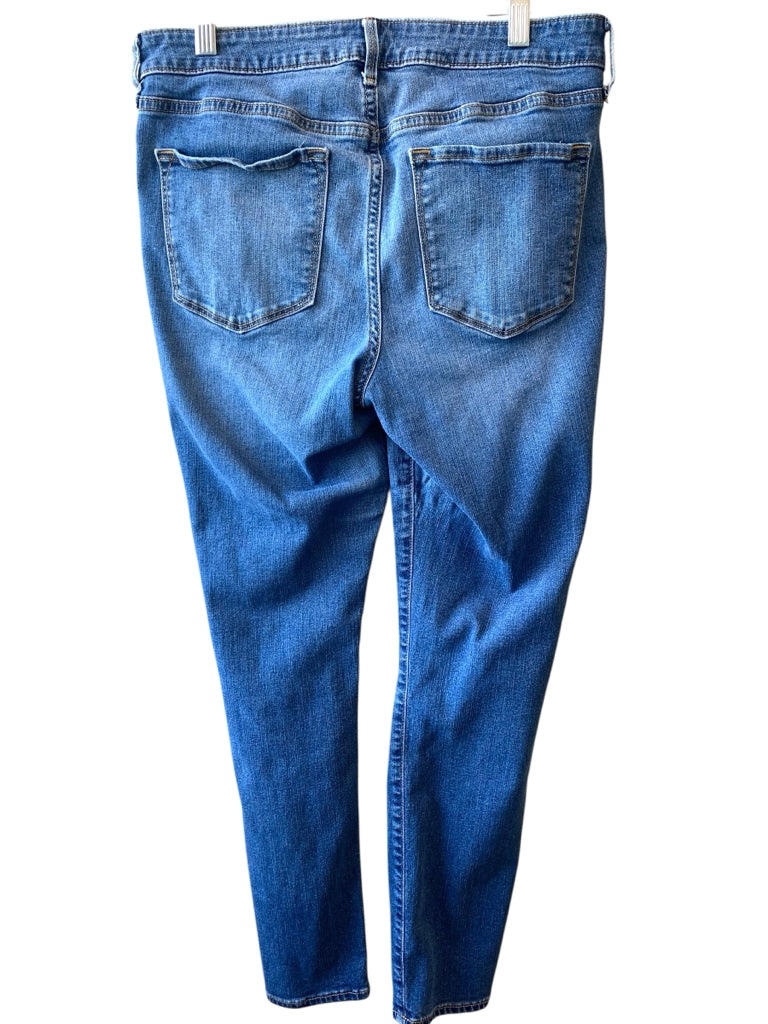 OLD NAVY  12 JEANS W