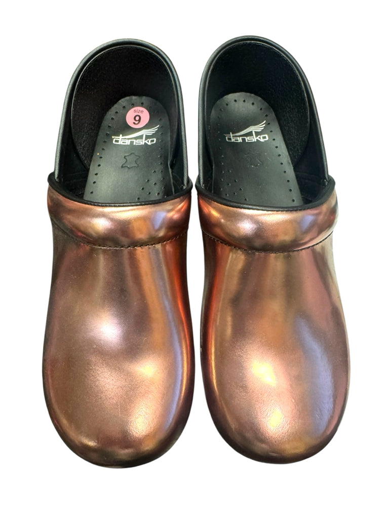 DANSKO Size 9 MULE W
