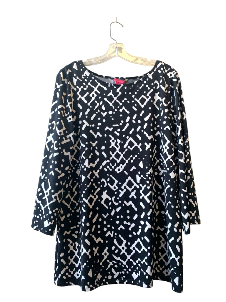 SUNNY LEIGH  large TOP W