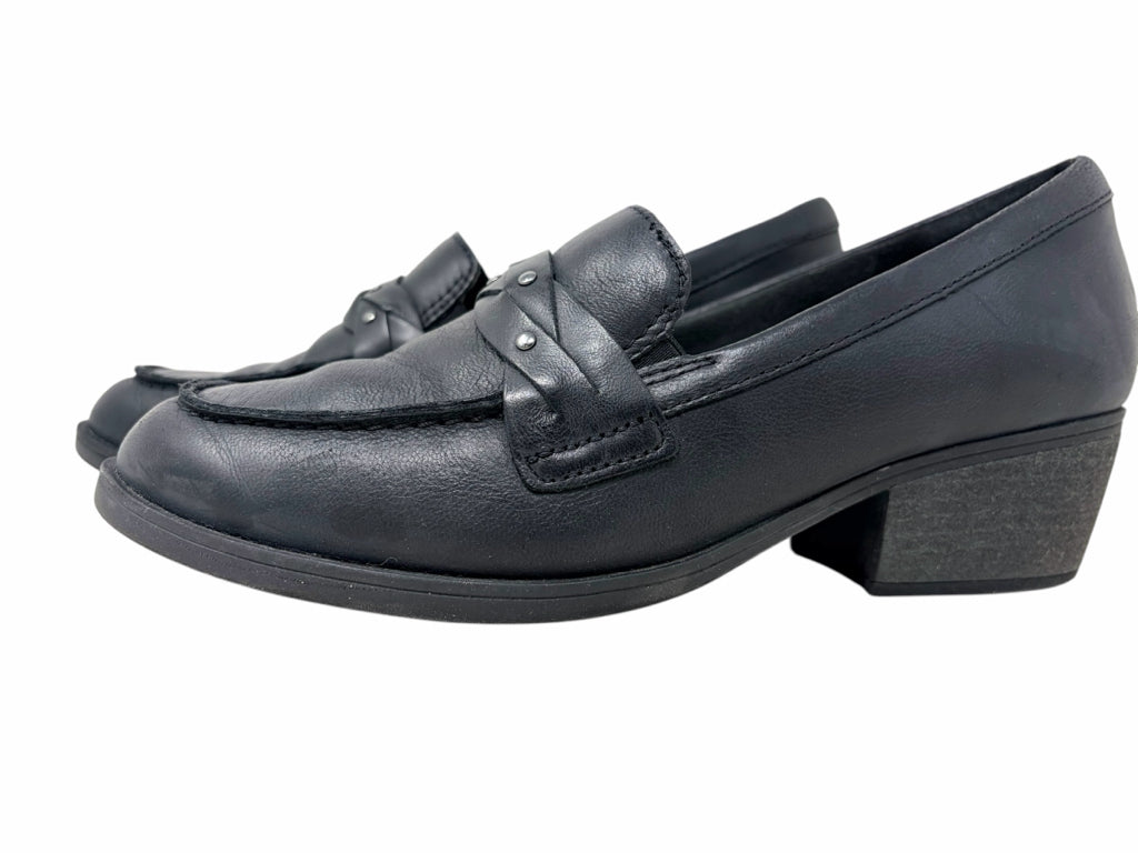CLARKS Size 6 HEEL W