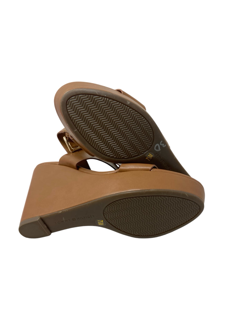 TOMMY HILFIGER Size 7.5 WEDGE W