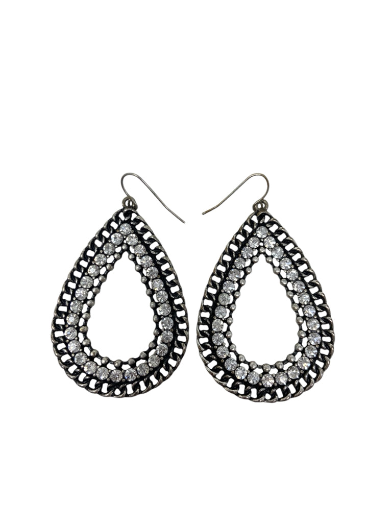 Size PIERCED EARRINGS
