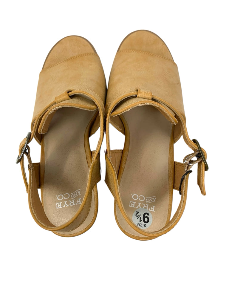 FRYE  9.5 HEEL W