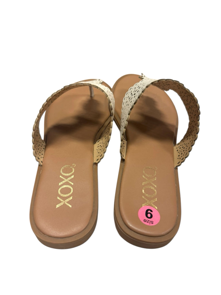 XOXO  9 FLIPFLOP W