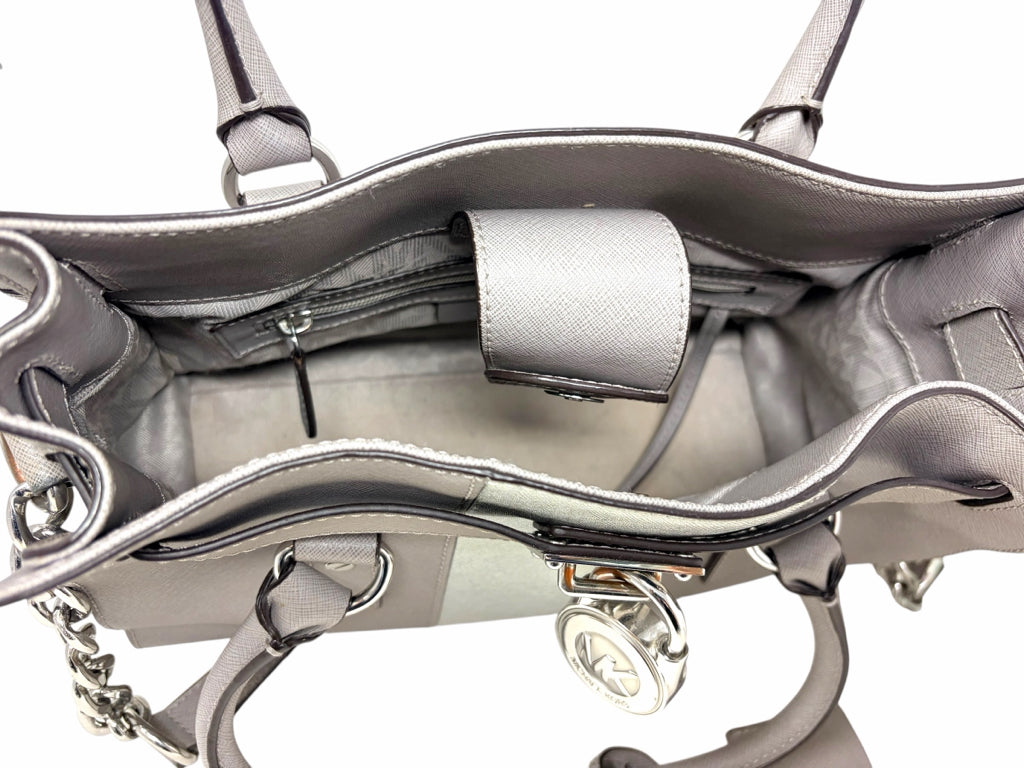 MICHAEL KORS Size medium PURSE W