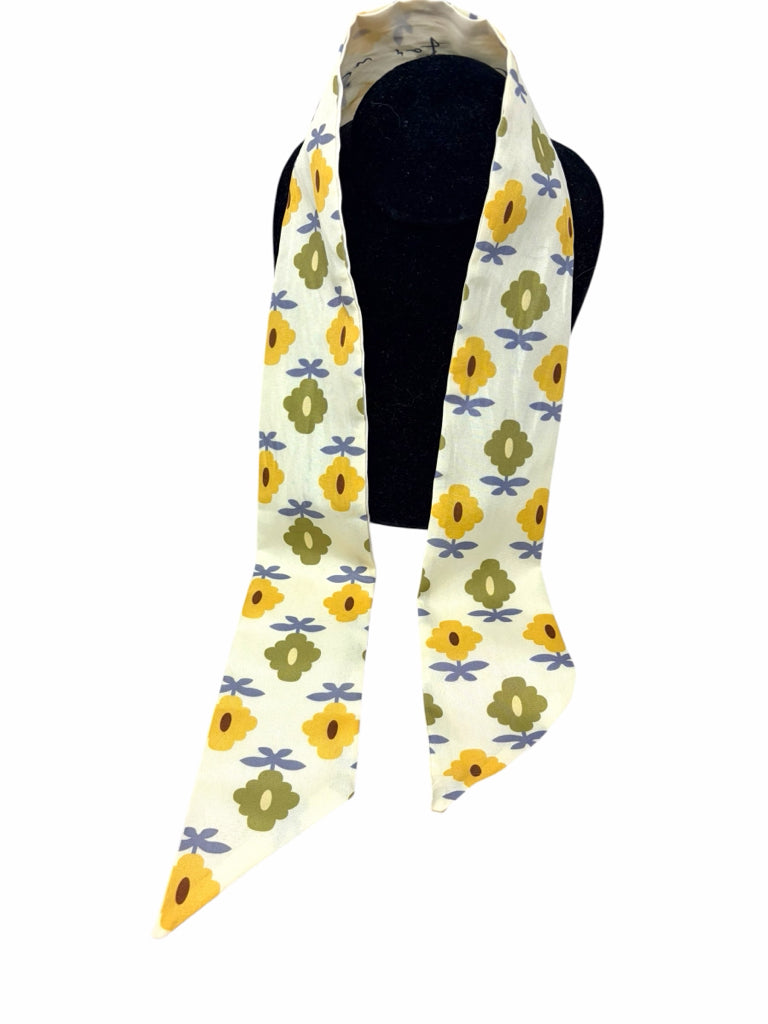 Size small SCARF W