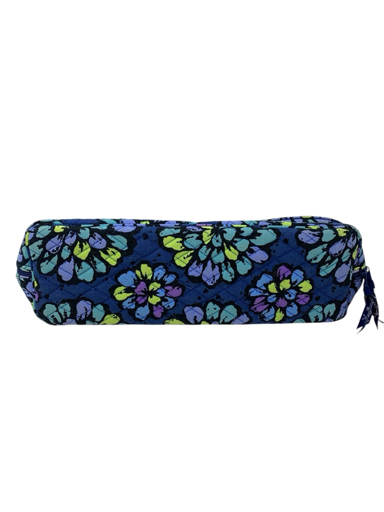 VERA BRADLEY  large PURSE W