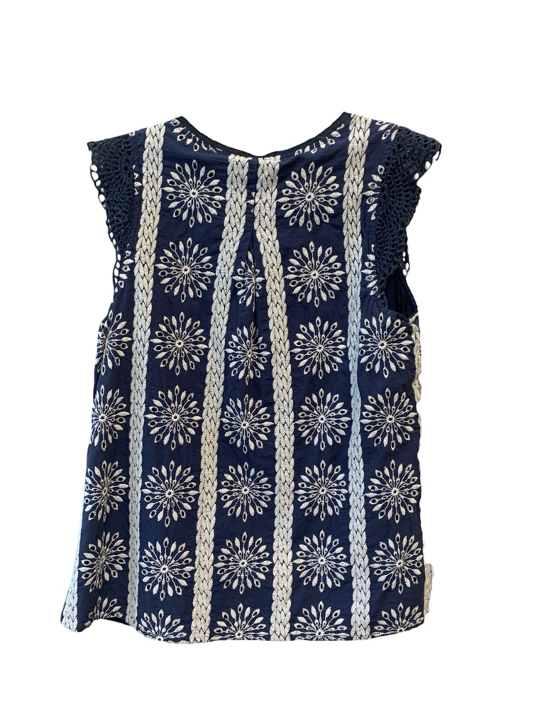 SKIES ARE BLUE Size small TOP W