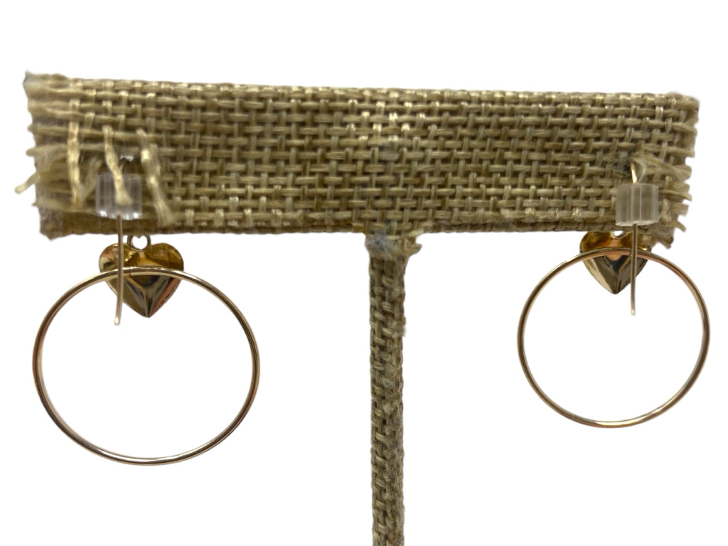 Size PIERCED EARRINGS