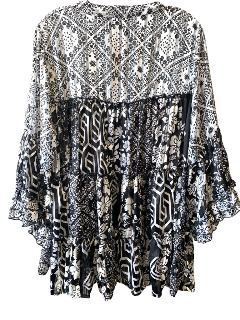 YOUNG THREADS  large TOP  W