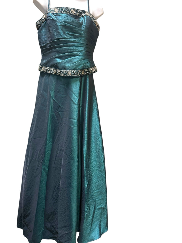 T. CAROLYN Size 6 FORMAL W
