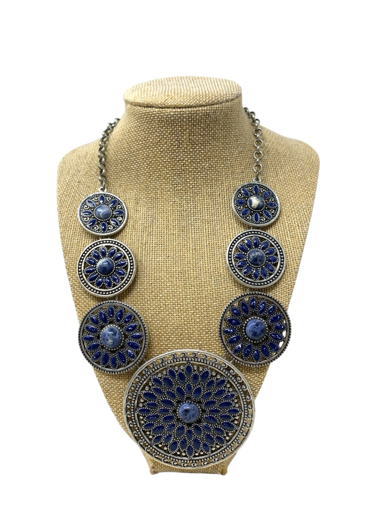 CHICO'S  ALL NECKLACE W