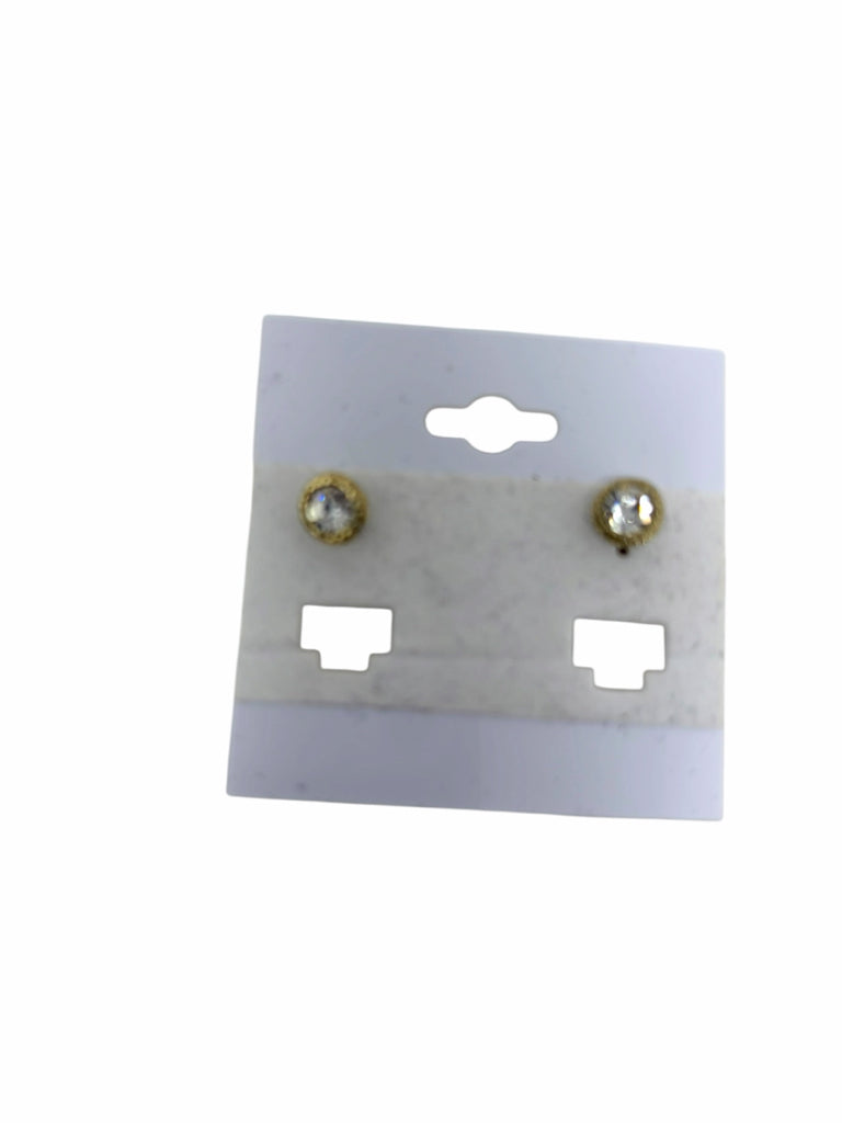 Size PIERCED EARRINGS