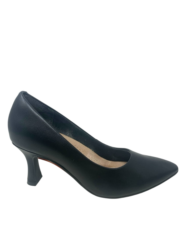CLARKS  6.5 HEEL W
