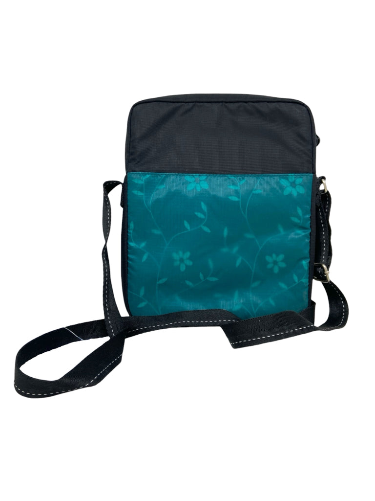 SHERPANI Size medium CROSSBODY W