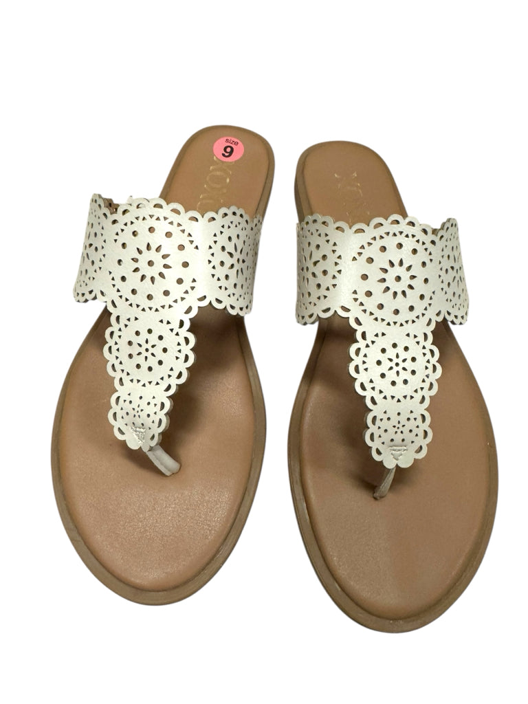 XOXO  9 FLIPFLOP W