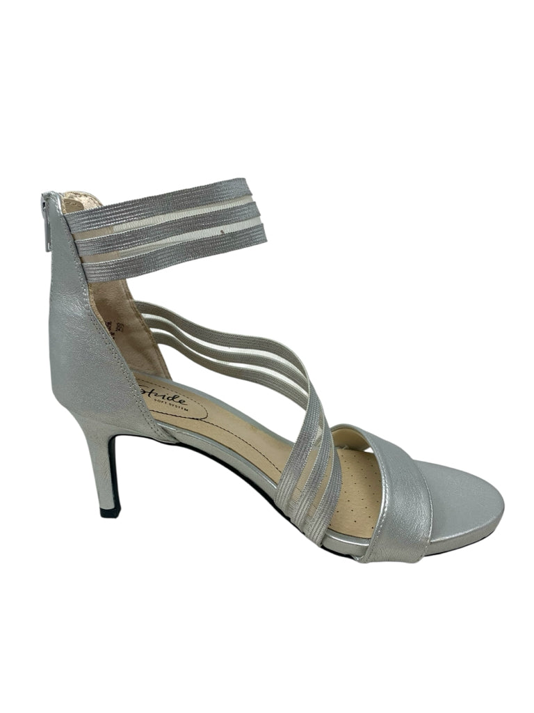 LIFE STRIDE  8 HEEL W