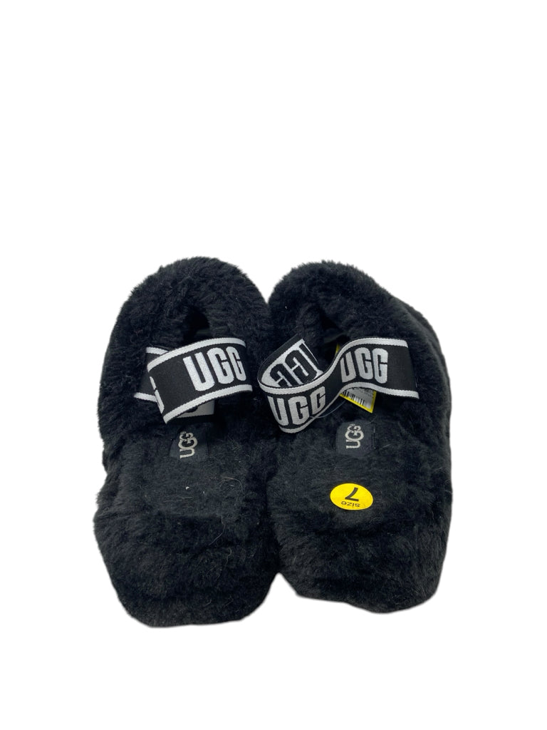 UGG Size 7 SLIPPER W
