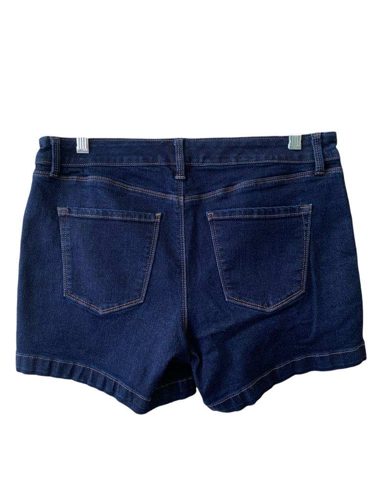 WHITE HOUSE BLACK MARKET  6 SHORT W