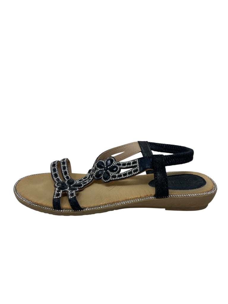 Size 9.5 SANDALS W