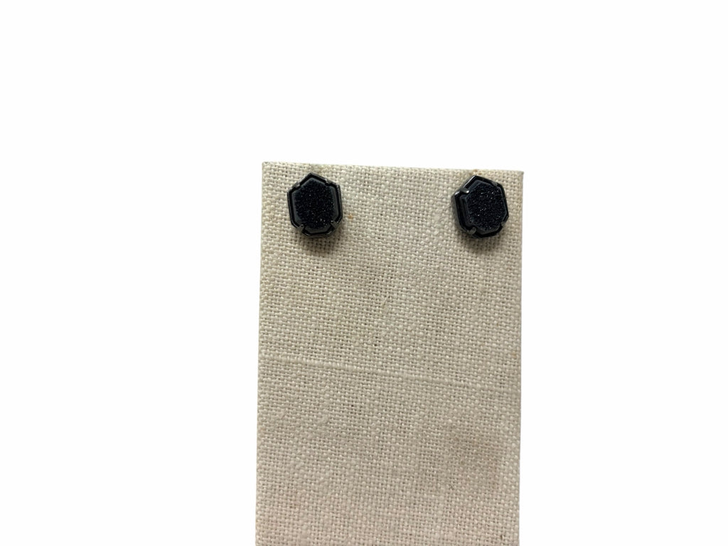 KENDRA SCOTT Size PIERCED EARRINGS