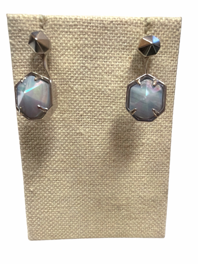 KENDRA SCOTT Size PIERCED EARRINGS