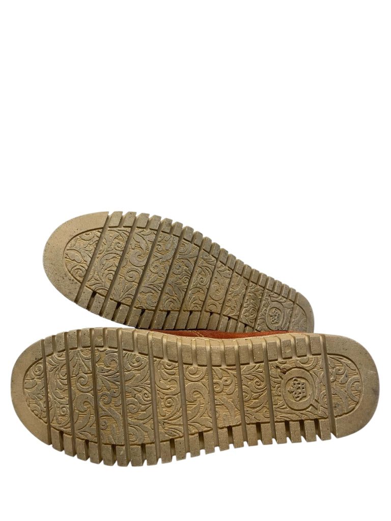 BORN  8 LOAFER W