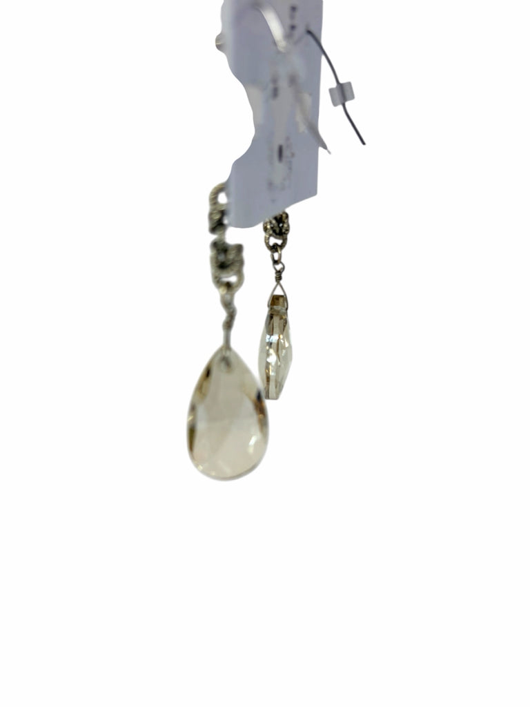Size PIERCED EARRINGS